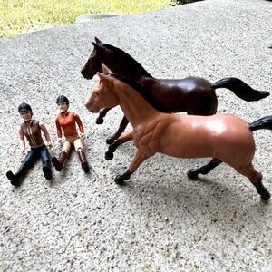 Ertl Mini Horse And Rider Lot 4 Pieces Toy Collector 2 Horses 2 Riders